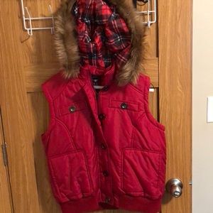 Size L, soft red puffer vest with hood